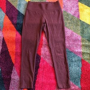 Mondetta burgundy capri leggings